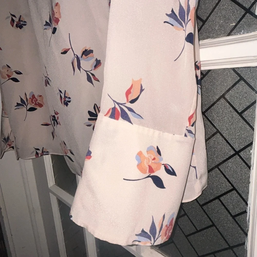 Emerson Rose Silk Top Floral Long Sleeves Size Large Cream Pink Pretty Pullover - Picture 3 of 9